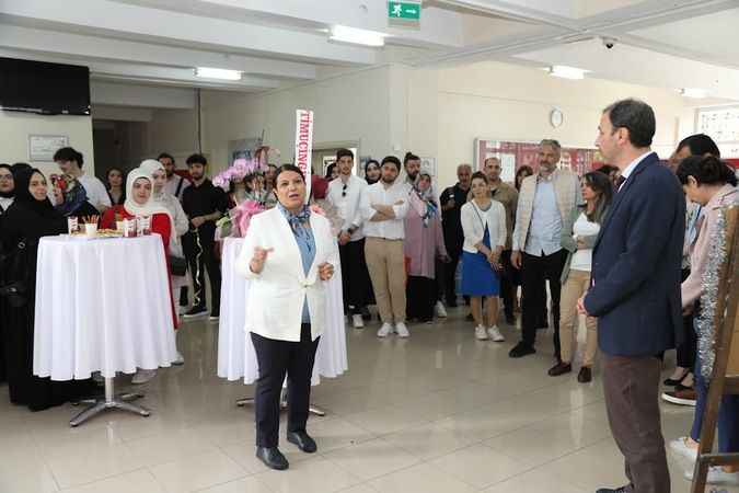 2023/06/06/trabzon-universitesi-resim-is-mezunlarinin-seramik-sergisi-1.jpg