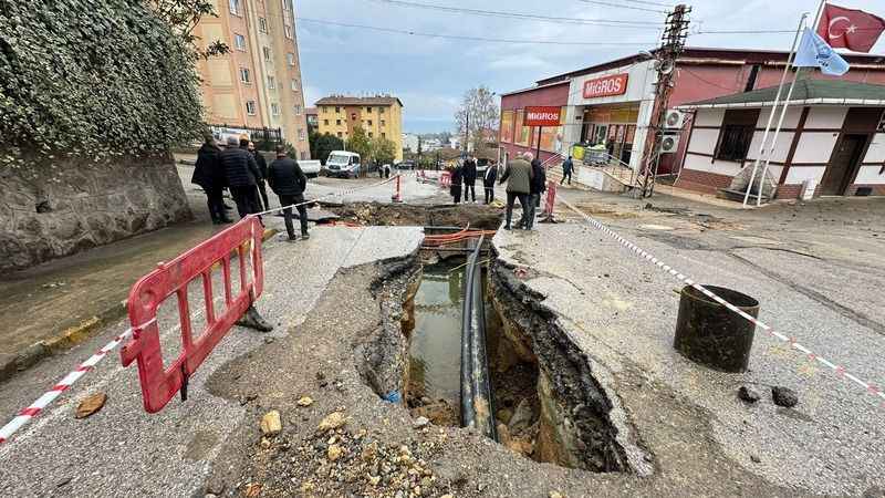 2023/12/12/trabzonda-kaymakli-mahallesini-su-basti-1.jpg