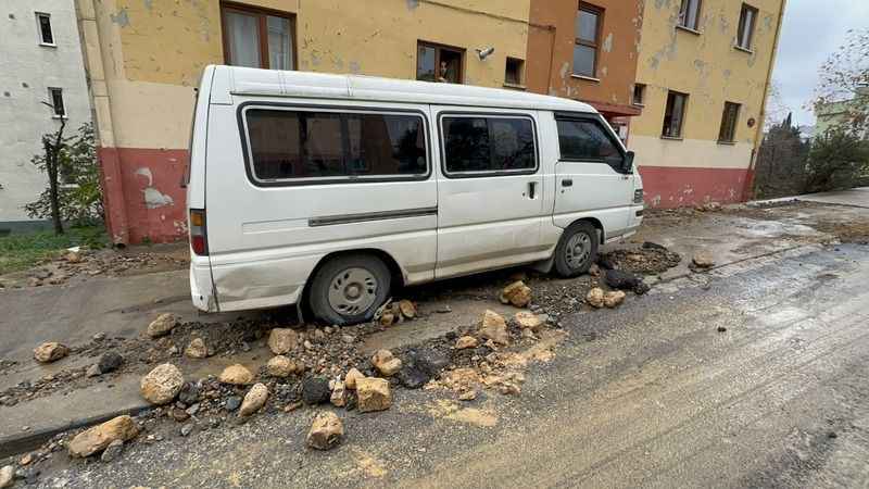 2023/12/12/trabzonda-kaymakli-mahallesini-su-basti-5.jpg