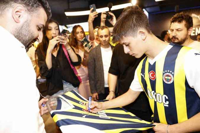 Fenerbahçe’nin yeni sezon formaları tanıtıldı