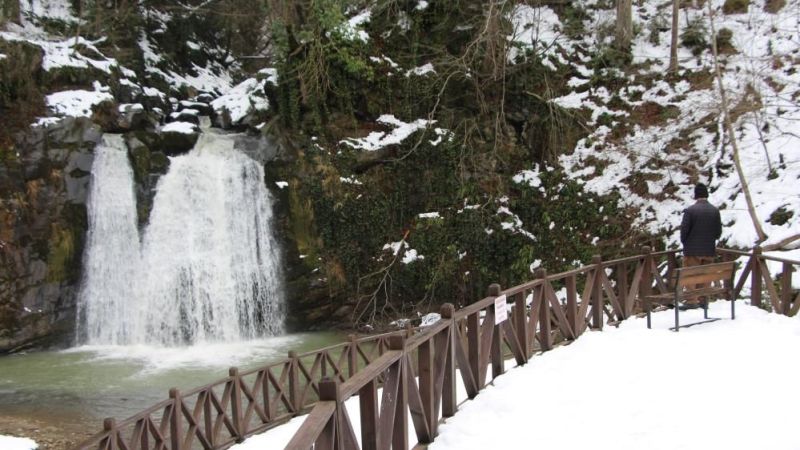 Canik Şelalesi Beyaz Gelinliği İle Büyülüyor