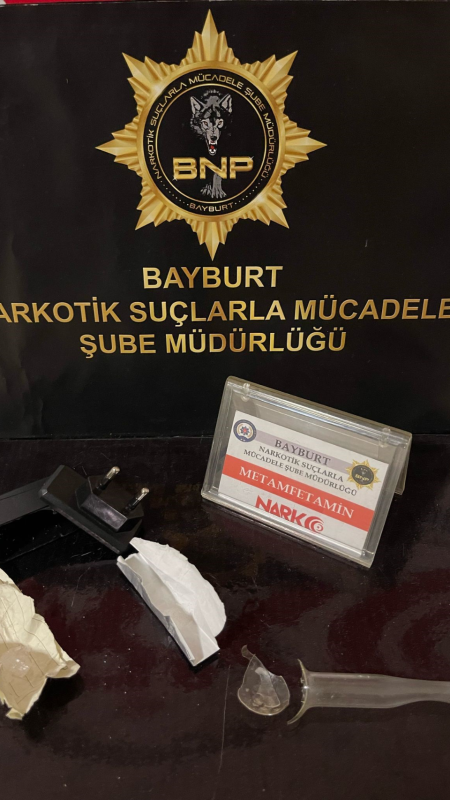 Bayburt'ta akıllara zarar olay: Uyuşturucuyu şarj adaptörüne sakladı