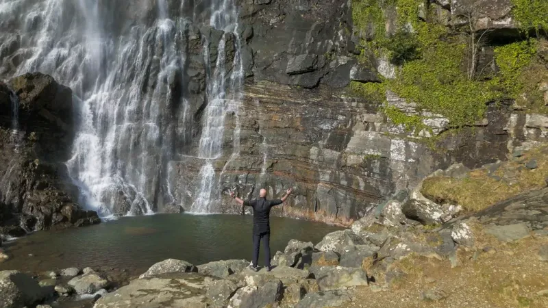 Mençuna şelalesi baharla coştu, Ziyaretçi akınına uğruyor!
