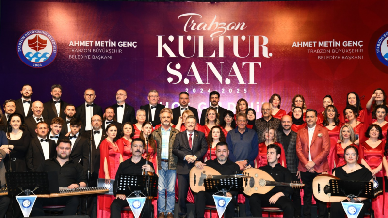 Trabzon'da Türk Sanat Müziği rüzgarı! 60 kişilik dev koro sahne aldı