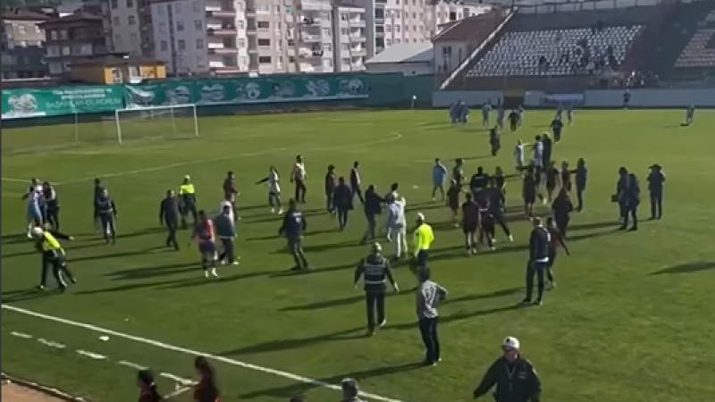 Trabzonspor Kadın Futbol Takımı Ünye'yi 2-1 yenerek 3 puanı kaptı! Maç sonu ortalık karıştı!